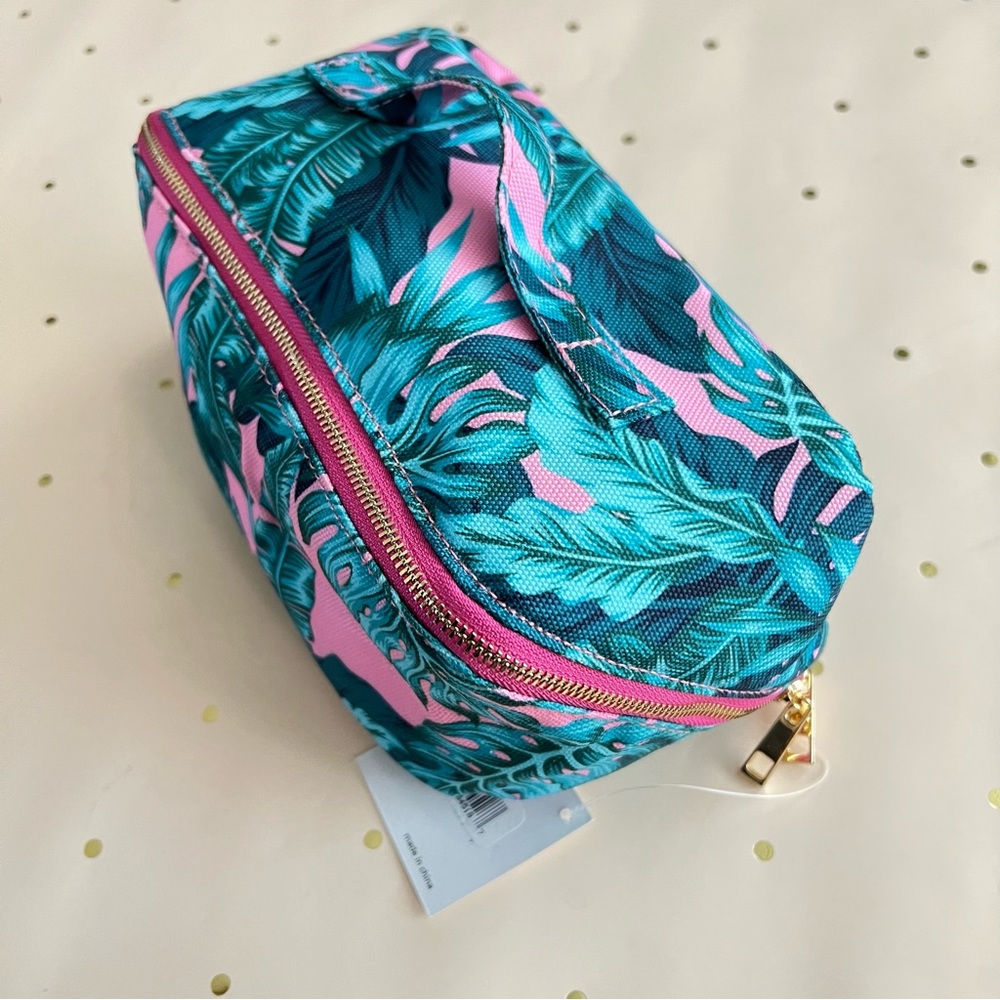 Open flat makeup/toiletry bag